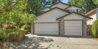 Spacious 3-Bedroom Home with Sunroom in Private Lake Community – Everett Gallery 1