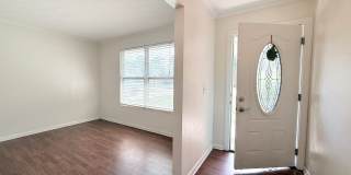 Spacious Living, Modern Updates & Fully Fenced Yard Spacious Living, Modern Updates & Fully Fenced Yard Gallery 4