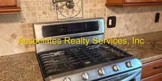 Beautiful 4bed/3bath Corner Lot in Suburban Heights Gallery 12