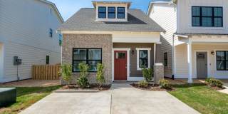 2 Bedroom Home with Bonus Room/Office! Gallery 1