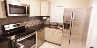 Renovated 2/2 in quite 55+ community Gallery 1