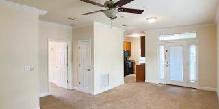 Margaret's Manor - Beautiful 2 Bedroom, 2 Bathroom Apartment Gallery 1