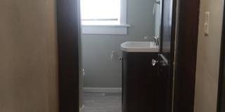 Lovely 2bd/1bth home with attached garage near Columbia Park and Zoo Gallery 14