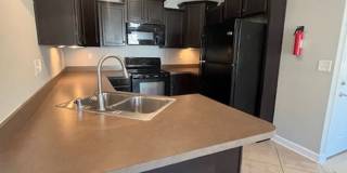 Beautiful modern upstairs condo with 2 full baths! Pet-friendly, with generous parking! Gallery 12