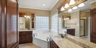 Spacious 4BR 4BA House in Tulsa Gallery 16