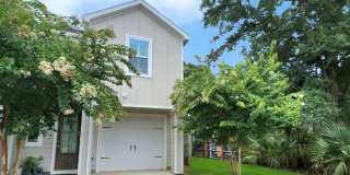 Beautiful Partially Furnished Townhome in the Heart of Downtown Pensacola Gallery 1