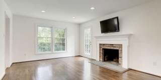 10239 GAINSBOROUGH Road Gallery 11