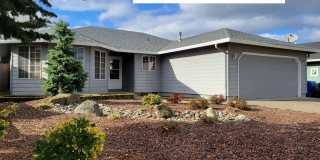 FREE RENT! Newly Updated Single Level Home in Established Keizer Neighborhood Gallery 1