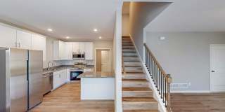 3 Bedroom 2.5 Bathroom Duplex! Gallery 5