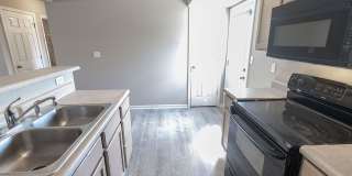 Large Duplex in Vanderveen Gallery 9