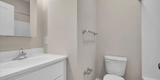 195 Romney Street Gallery 18