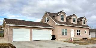 Gorgeous 4 bedroom with Triple Garage Gallery 1