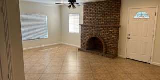 Spacious 3 Bedroom + Den Near Phoenix Country Club Gallery 7