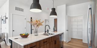 37 West Farnam Gallery 10