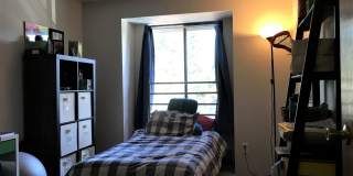 ***$1,000 Off First Month's Rent*** Charming Split Level in NE Bend - HUGE Yard! Gallery 16