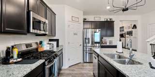 Beautiful 5 Bed Home in Raindance Gallery 22