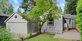 Charming Cottage in First Addition in Lake Oswego! Gallery 35