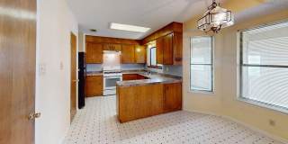 Spacious 3 Bedroom Home with Sunroom & Large Backyard Gallery 18