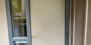 Large partially furnished townhome - WON'T LAST Gallery 6