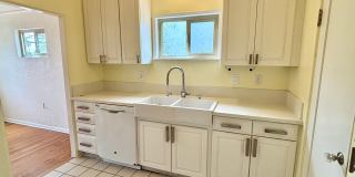 Beautiful 2 bed 1 bath home in University Heights Gallery 10