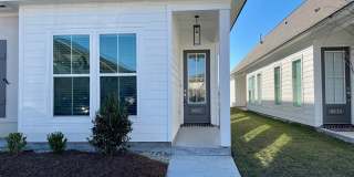 Beautiful 3 bedroom 2 bath end unit with side porch! Gallery 1