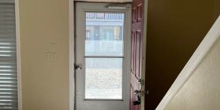 Darling 1 Bed, 1.5 Bath Townhouse with small Fenced Yard! Gallery 6