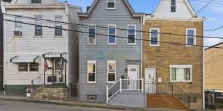 Upscale 3BR Home in Pittsburgh's Bloomfield neighborhood Gallery 1