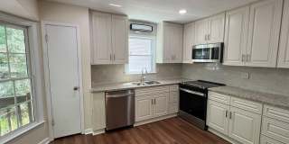 Room in 3 Bedroom Home at Hillsboro Rd SW Gallery 1