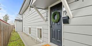 Trendy 2B/1B Unit C I Near Gonzaga/WSU/EWU & 5 Hospitals I Pet Friendly Gallery 7