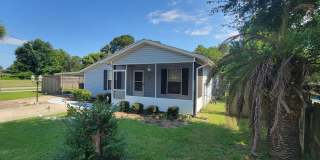 Charming three bedroom one bath home for rent. Gallery 7