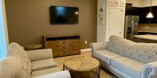 Spacious 5-Bed / 4.5-Bath Townhome w/ Private Pool & Sundeck in Gated Oakmont at Solterra Near Disney Gallery 15