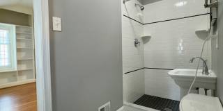 Spacious 4-Bedroom Single Family House in Baltimore Gallery 19