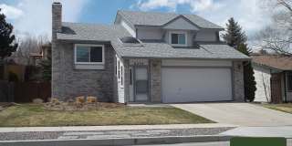 Private backyard retreat near parks, shops & Powers Corridor! Gallery 1