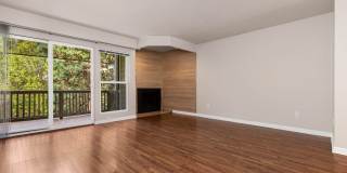 Bright 2 Bedroom Townhouse with Creek Views and Excellent Commuter Location Gallery 7