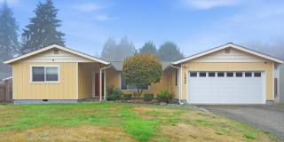 Spacious Puyallup Home with Bonus Room, Patio & Car Garage Gallery 1
