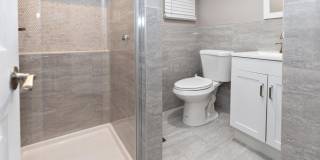 912 ASTON MARTIN Drive Gallery 20