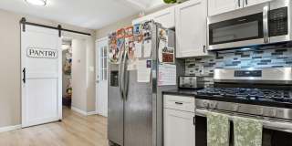 214 WASHINGTON Street Gallery 17
