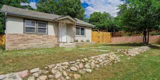 Two Bedroom One Bath Downtown Bungalow Gallery 1