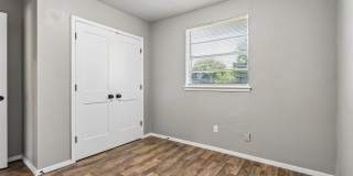 Charming 3 Bedroom Home with Spacious Backyard Gallery 19