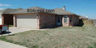 Stylish 3/2/2 Home with Fireplace and Covered Patio - South Pointe Gallery 1