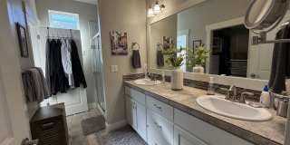 Beautiful 3 Bed/2.5 Bath Home in SE Bend - Ruby Peak Lane Gallery 16