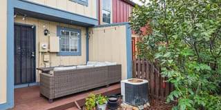 Charming 2BR Tpwnhome in Aurora Gallery 22