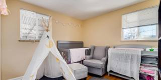 Roomy Sunnyside Duplex with Finished Basement in a Prime Location Gallery 16