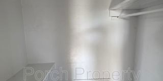 217 W Belmont St Gallery 15