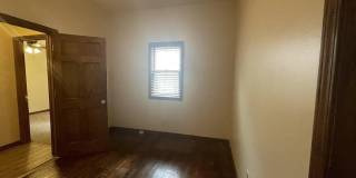Great location in the heart of Bloomington! 5 Bedrooms Great location in the heart of Bloomington! 5 Bedrooms Gallery 15