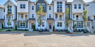Bright and Airy Townhome at Maple Grove in East! Gallery 1