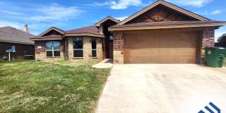 SPACIOUS 3 bedroom 2 bath home with fireplace! Gallery 1