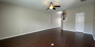 **OFFERING REFUNDABLE APPLICATION FEES** Fantastic 3BD, 2.5BA North Raleigh Townhome with Fenced Backyard in an HOA Community with Premier Amenities Gallery 8