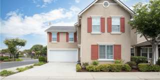 3-Bedroom, 2.5 Bathroom HOUSE with 2-car Garage in Gated Community! Gallery 1