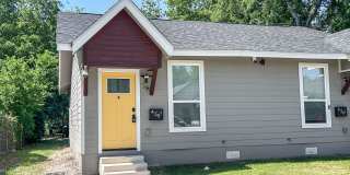 Newly Renovated 2-Bedroom Duplex Near Downtown! Gallery 1